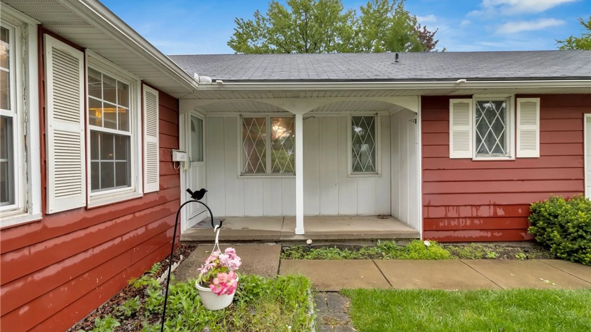 Property at 620 Meadowbrook Drive, North Tonawanda, NY 14120 2