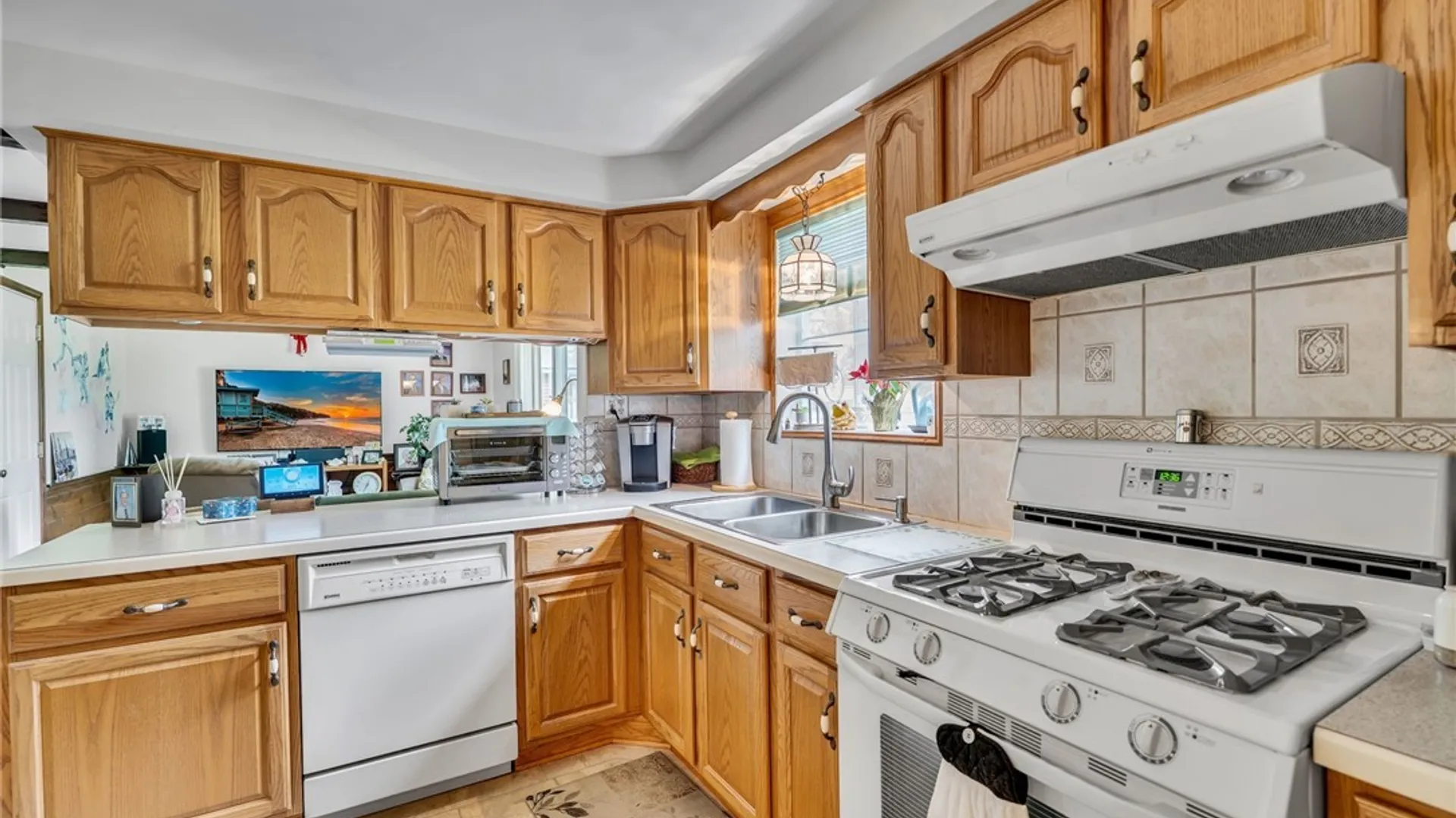 Property at 37 Villa Maria Road, West Seneca, NY 14224 13