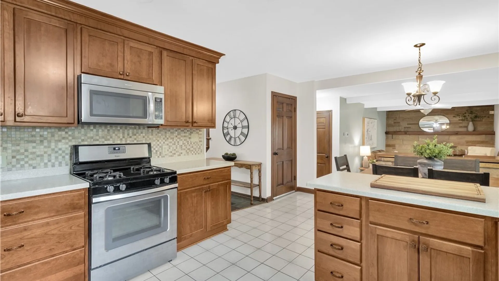 Property at 8 Forsythia Court, Orchard Park, NY 14127 14