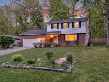 Property at 8 Forsythia Court, Orchard Park, NY 14127