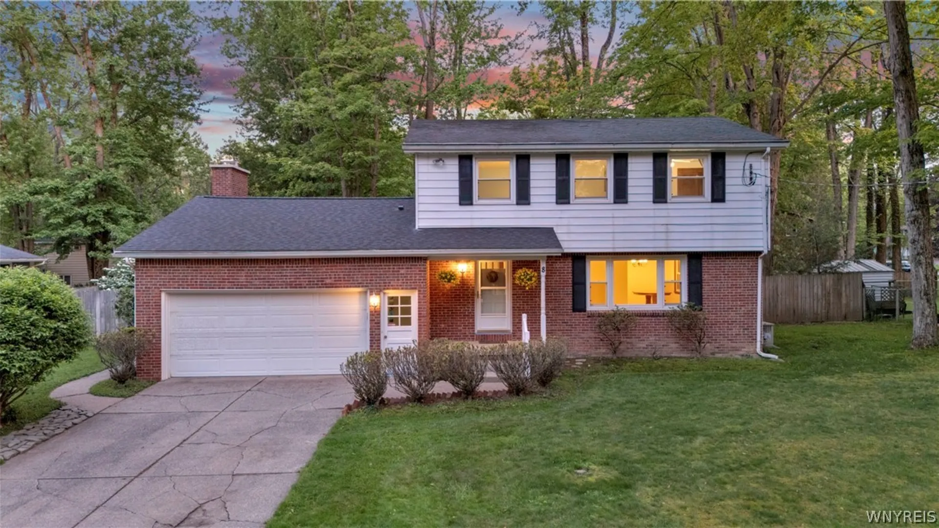 Property at 8 Forsythia Court, Orchard Park, NY 14127 2