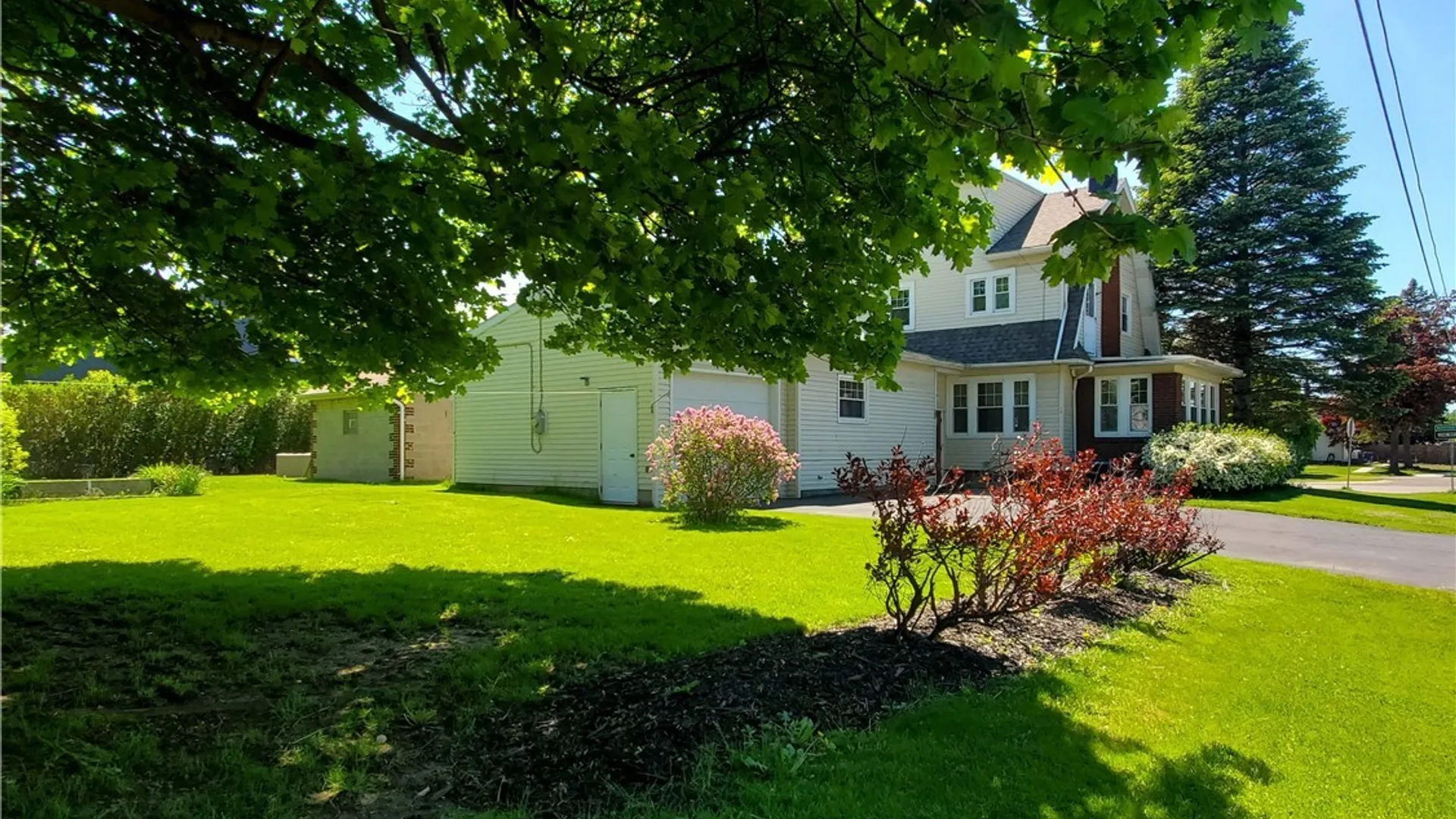 Property at 464 Roycroft Boulevard, Amherst, NY 14225 38