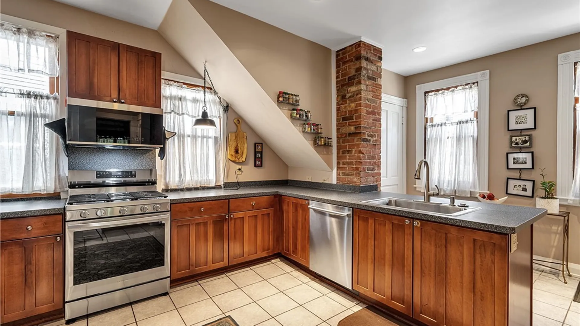 Property at 482 Linwood Avenue, Buffalo, NY 14209 21