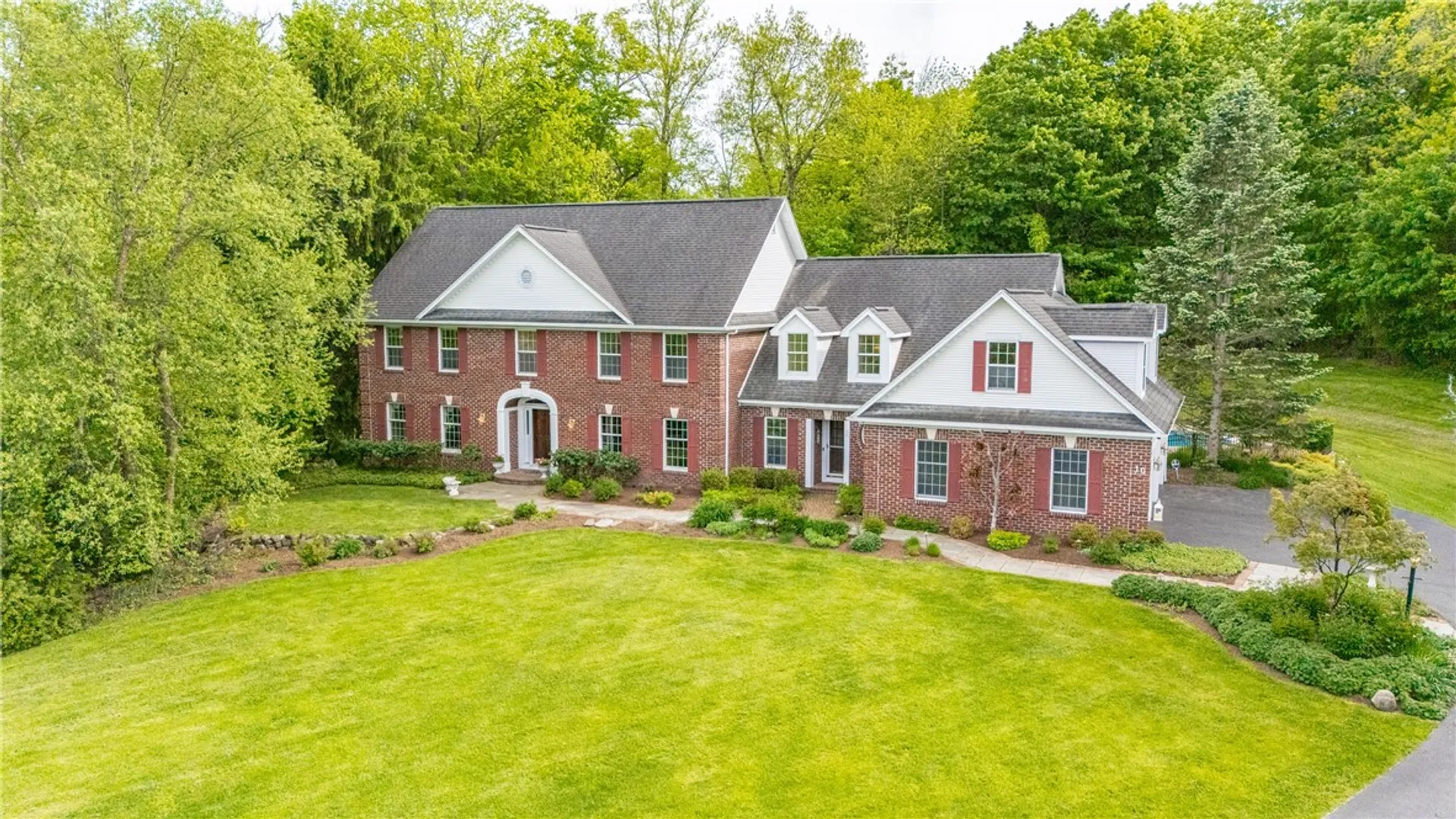 Property at 10 Ponds Edge Way, Pittsford, NY 14534 3