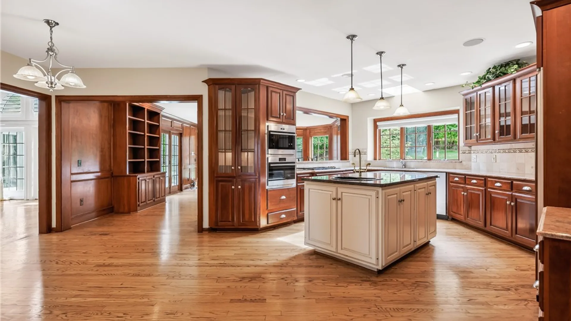 Property at 10 Ponds Edge Way, Pittsford, NY 14534 6