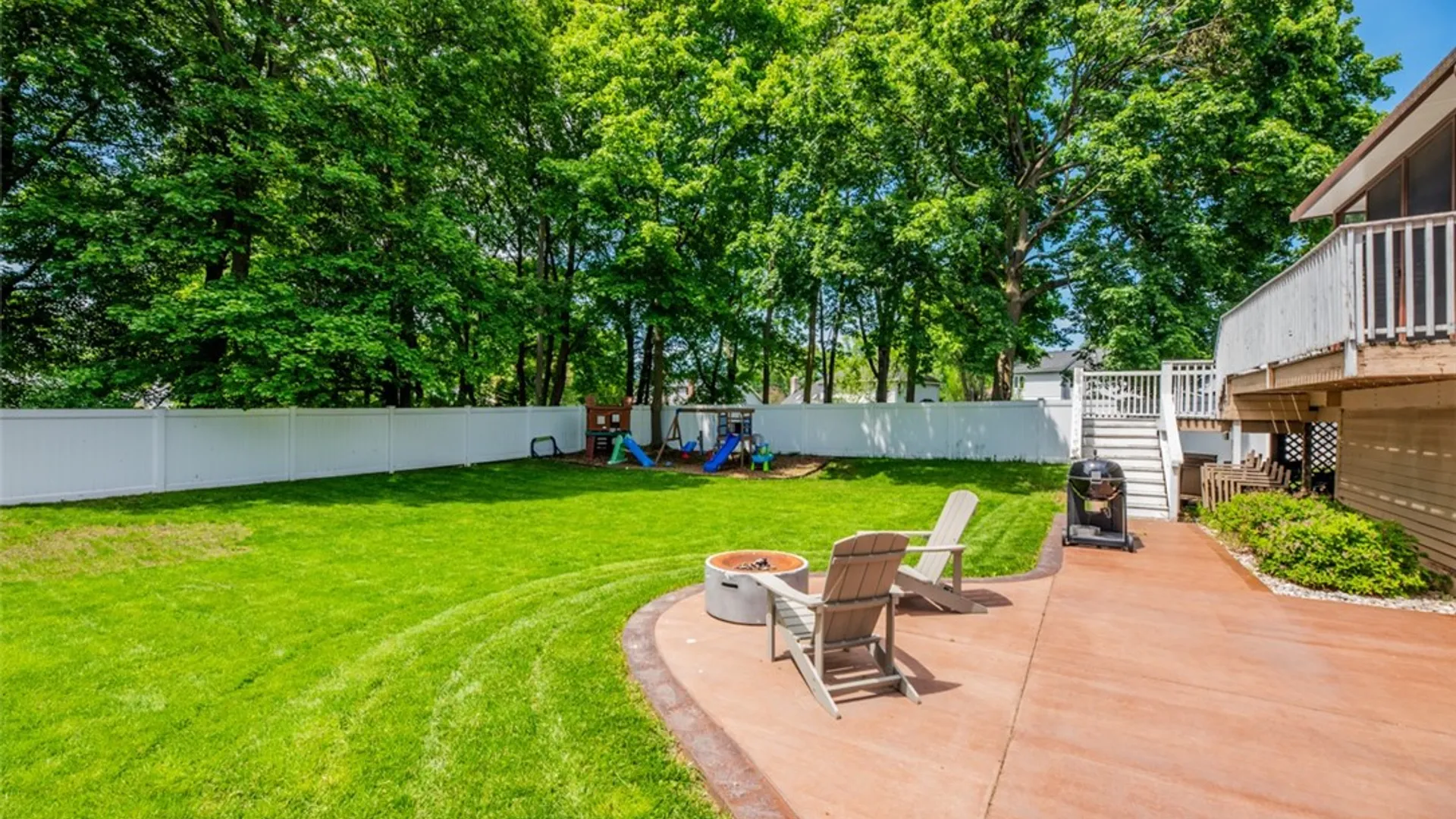 Property at 121 Berchman Circle, Greece, NY 14626 44