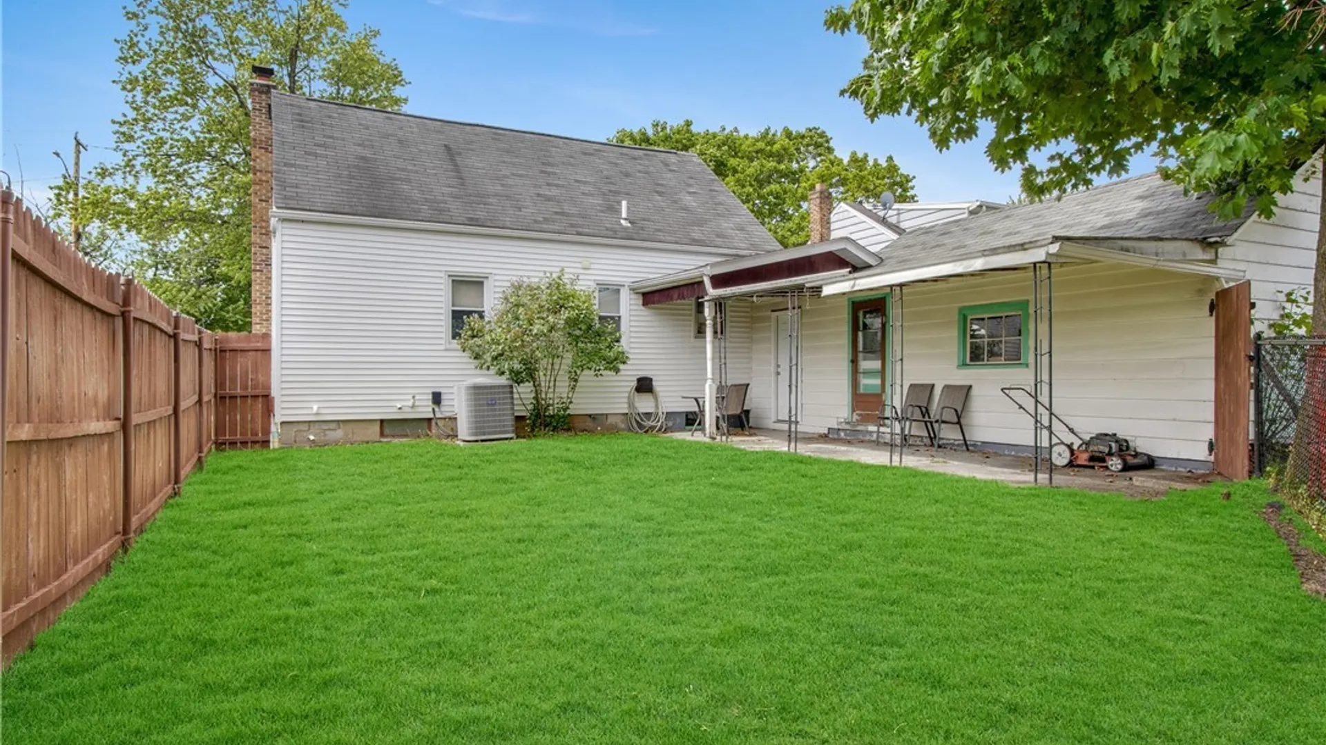 Property at 138 Burlington Avenue, Lancaster, NY 14043 33