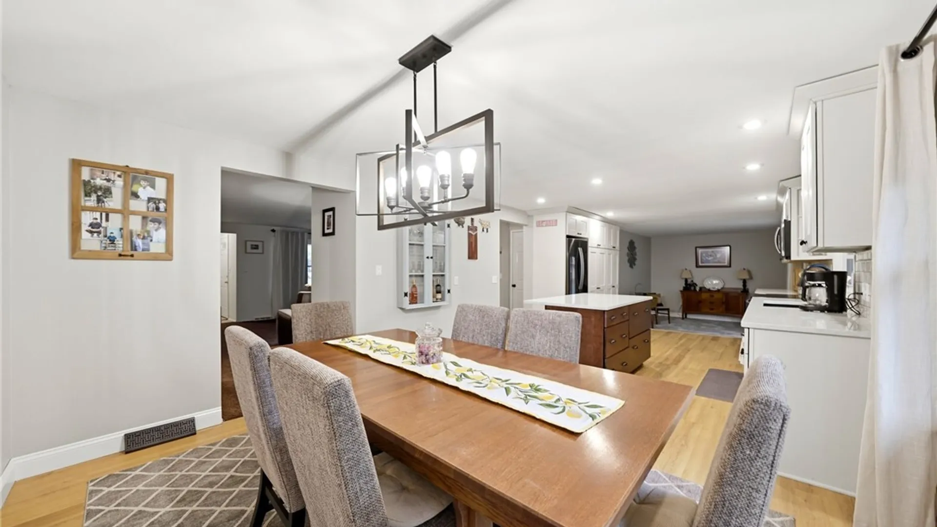 Property at 4 Woodward Court, West Seneca, NY 14224 12