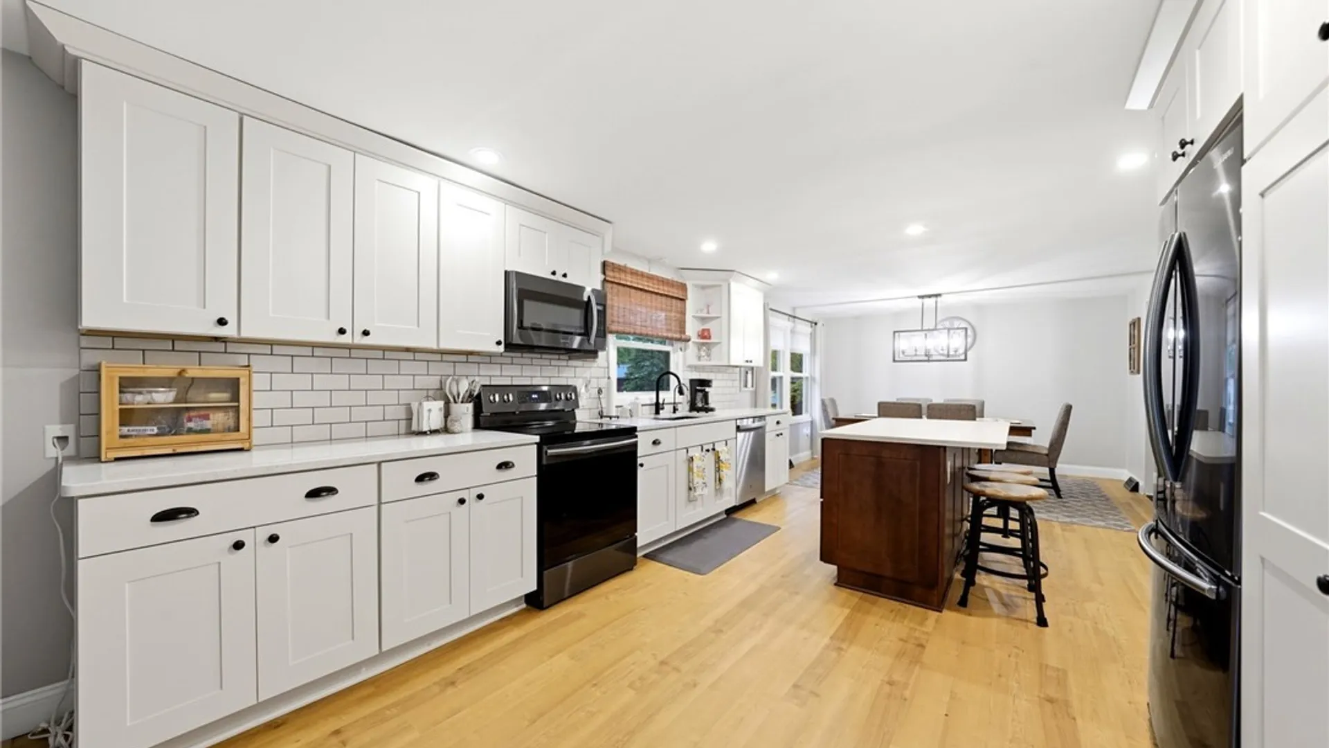 Property at 4 Woodward Court, West Seneca, NY 14224 15