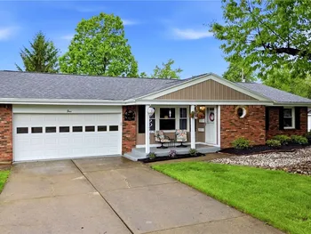 Property at 4 Woodward Court, West Seneca, NY 14224