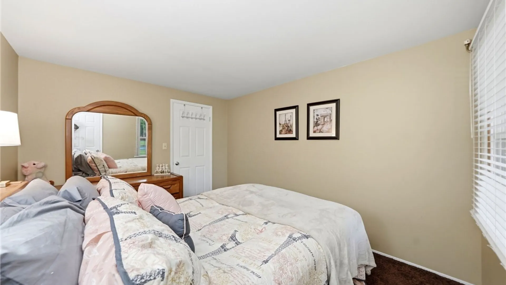 Property at 4 Woodward Court, West Seneca, NY 14224 24