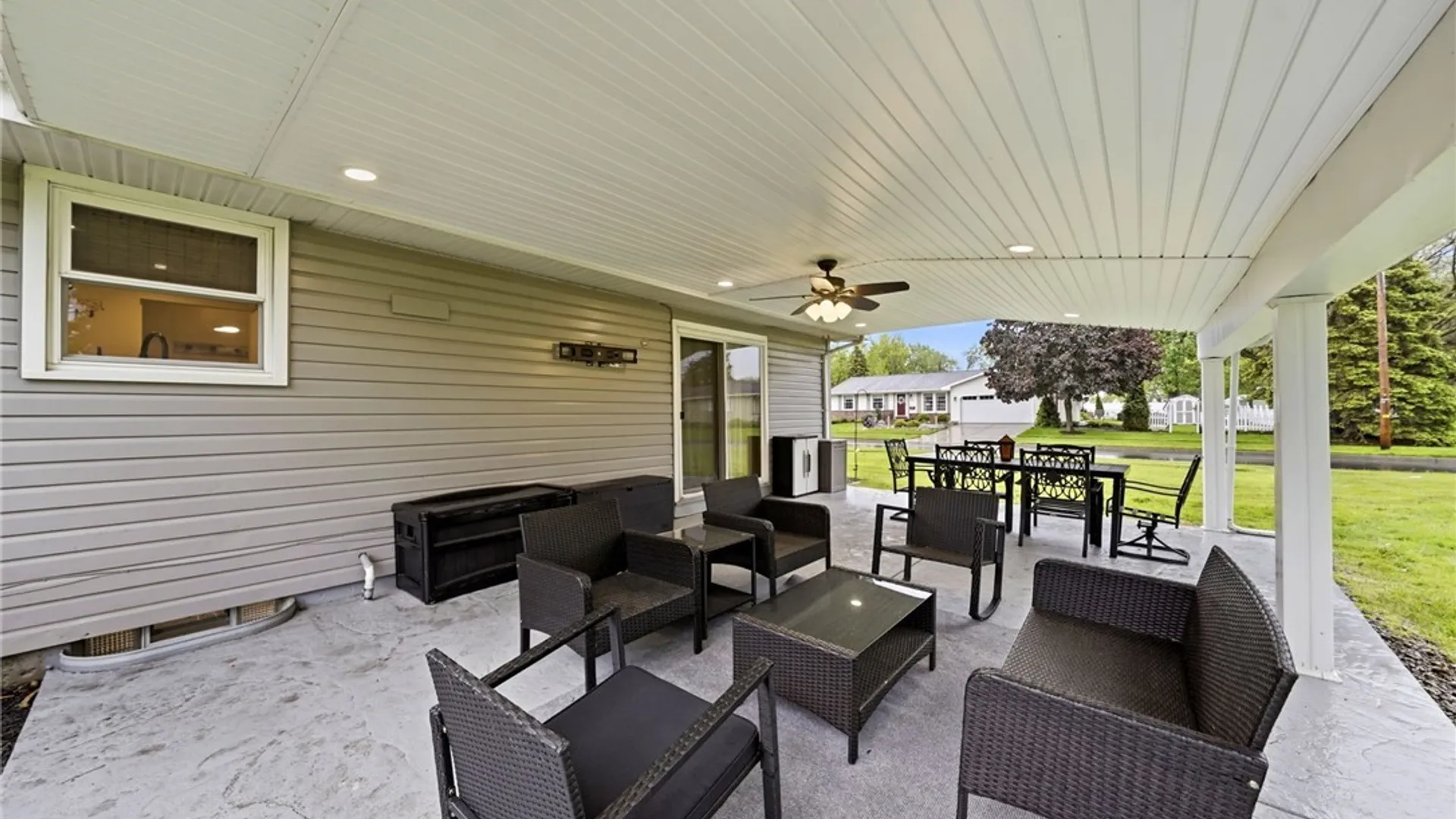 Property at 4 Woodward Court, West Seneca, NY 14224 34