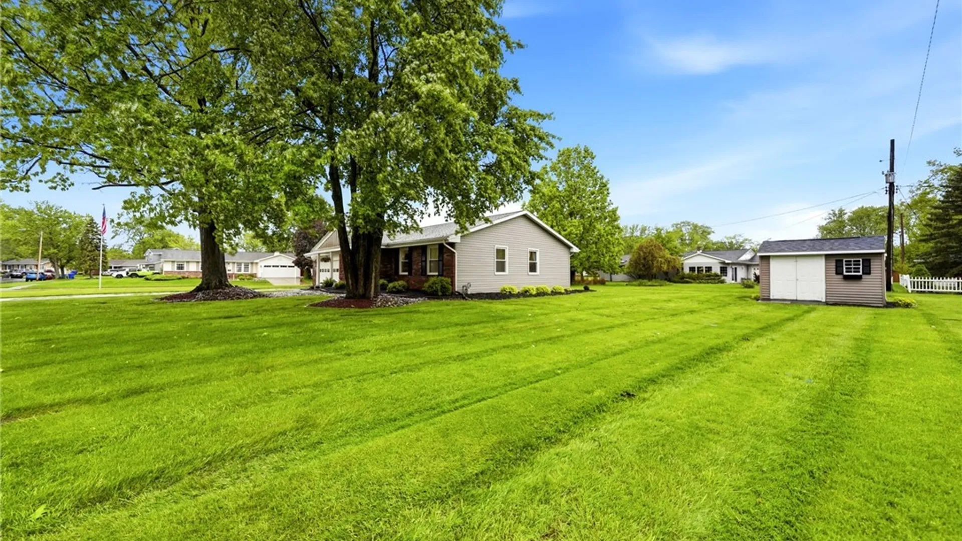 Property at 4 Woodward Court, West Seneca, NY 14224 41