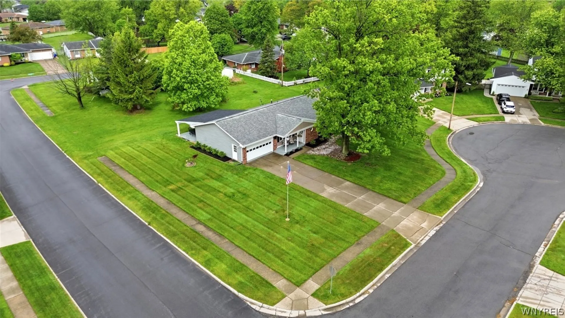 Property at 4 Woodward Court, West Seneca, NY 14224 44