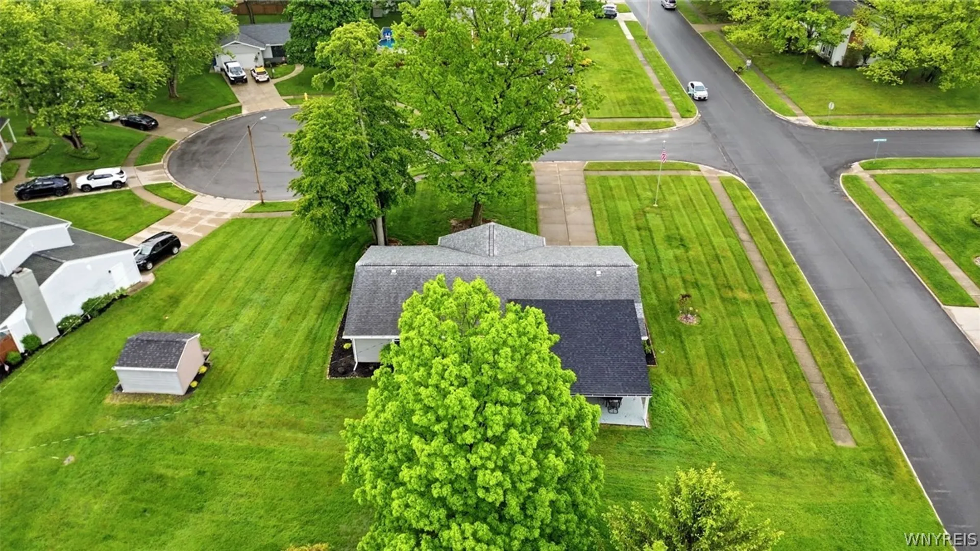 Property at 4 Woodward Court, West Seneca, NY 14224 45
