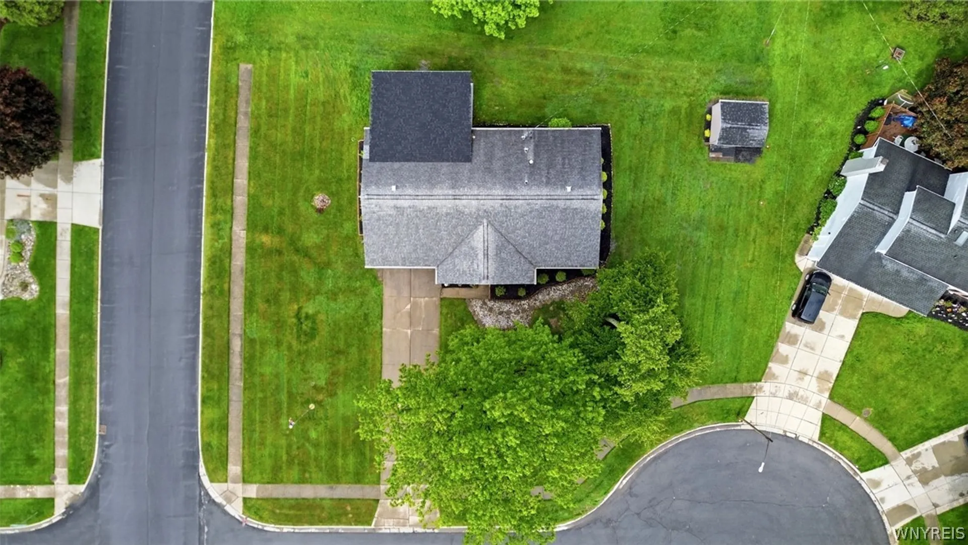 Property at 4 Woodward Court, West Seneca, NY 14224 46