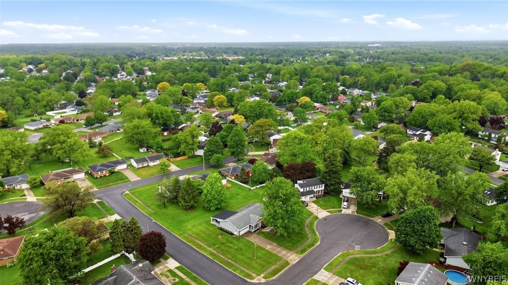 Property at 4 Woodward Court, West Seneca, NY 14224 47