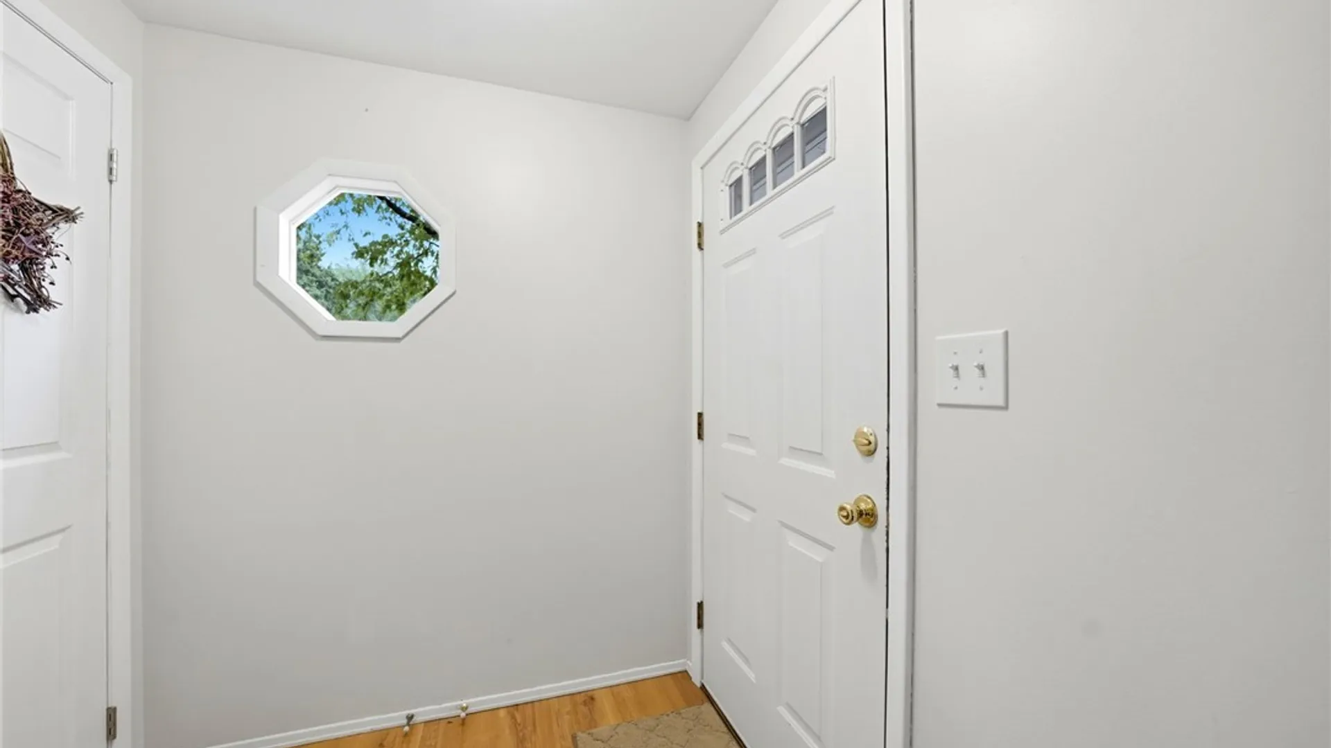 Property at 4 Woodward Court, West Seneca, NY 14224 6
