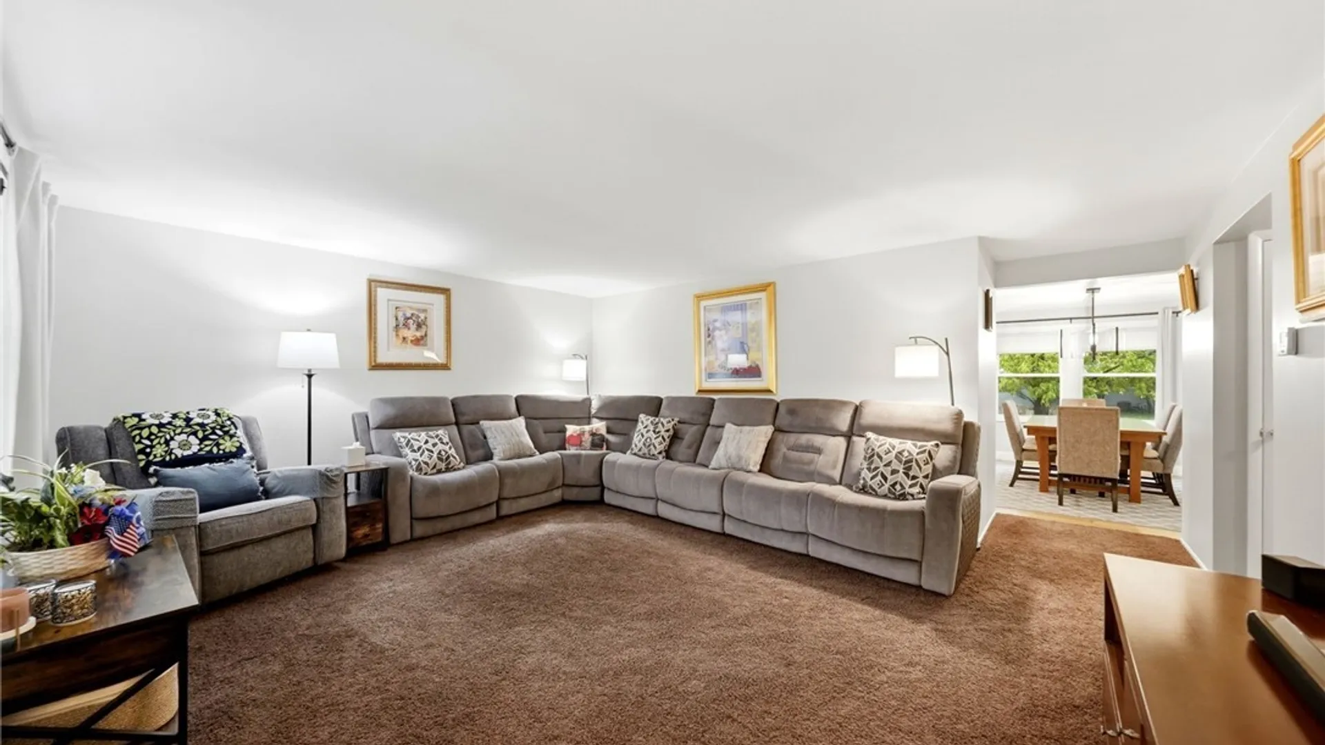 Property at 4 Woodward Court, West Seneca, NY 14224 8