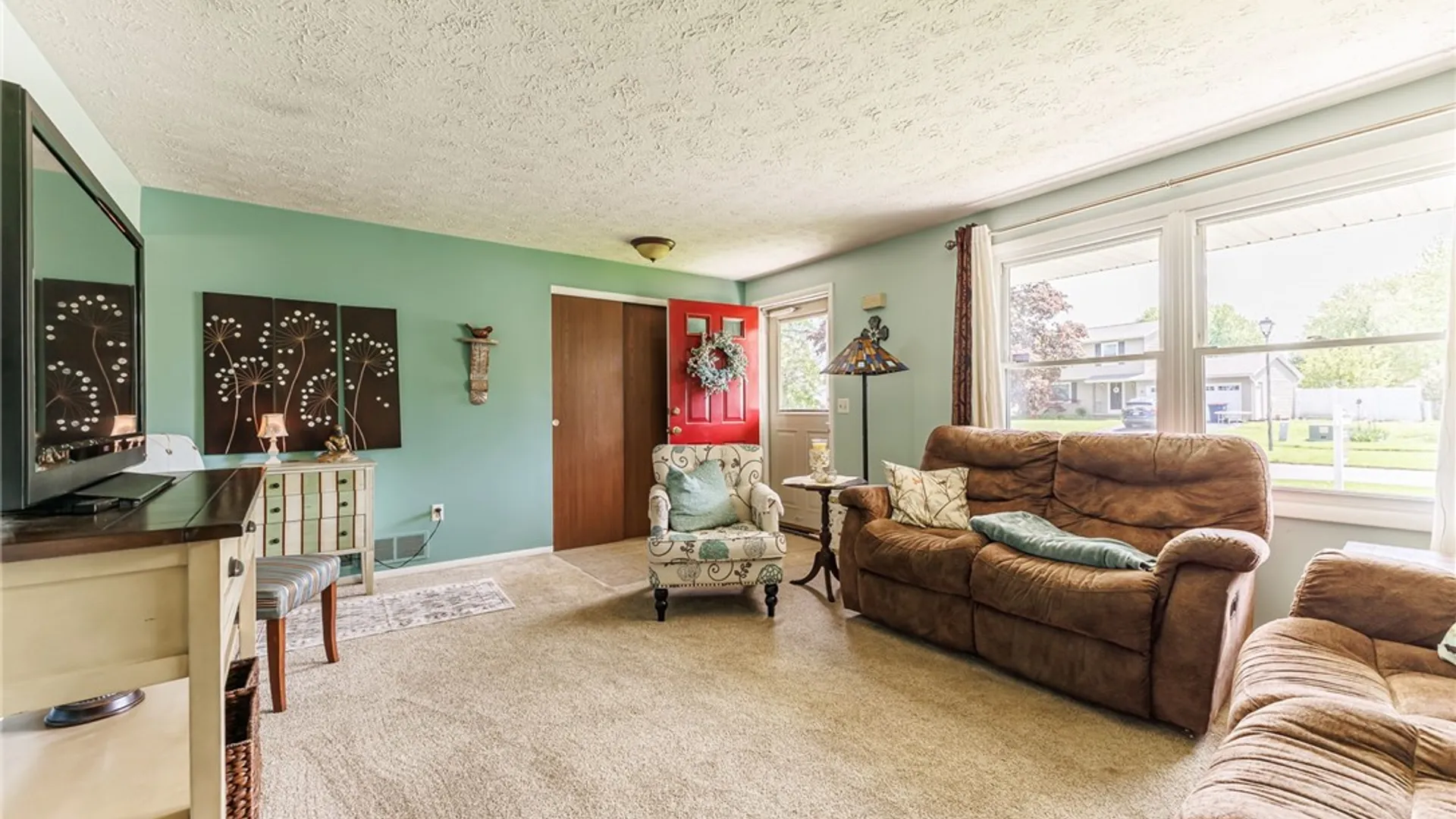 Property at 96 Grandview Lane, Greece, NY 14612 9