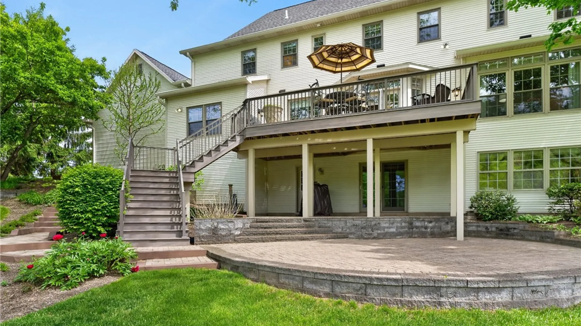 Property at 9 Neuchatel Lane, Perinton, NY 14450 43