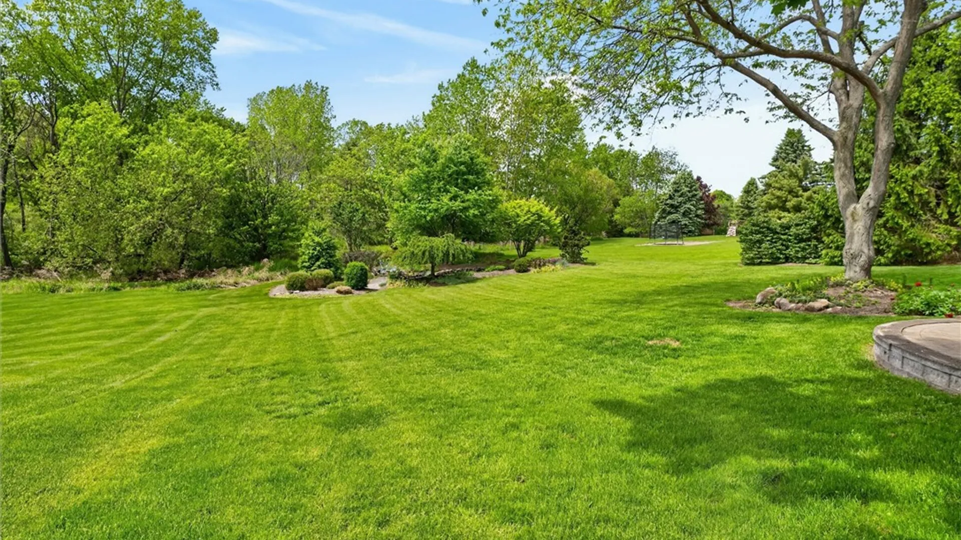 Property at 9 Neuchatel Lane, Perinton, NY 14450 45