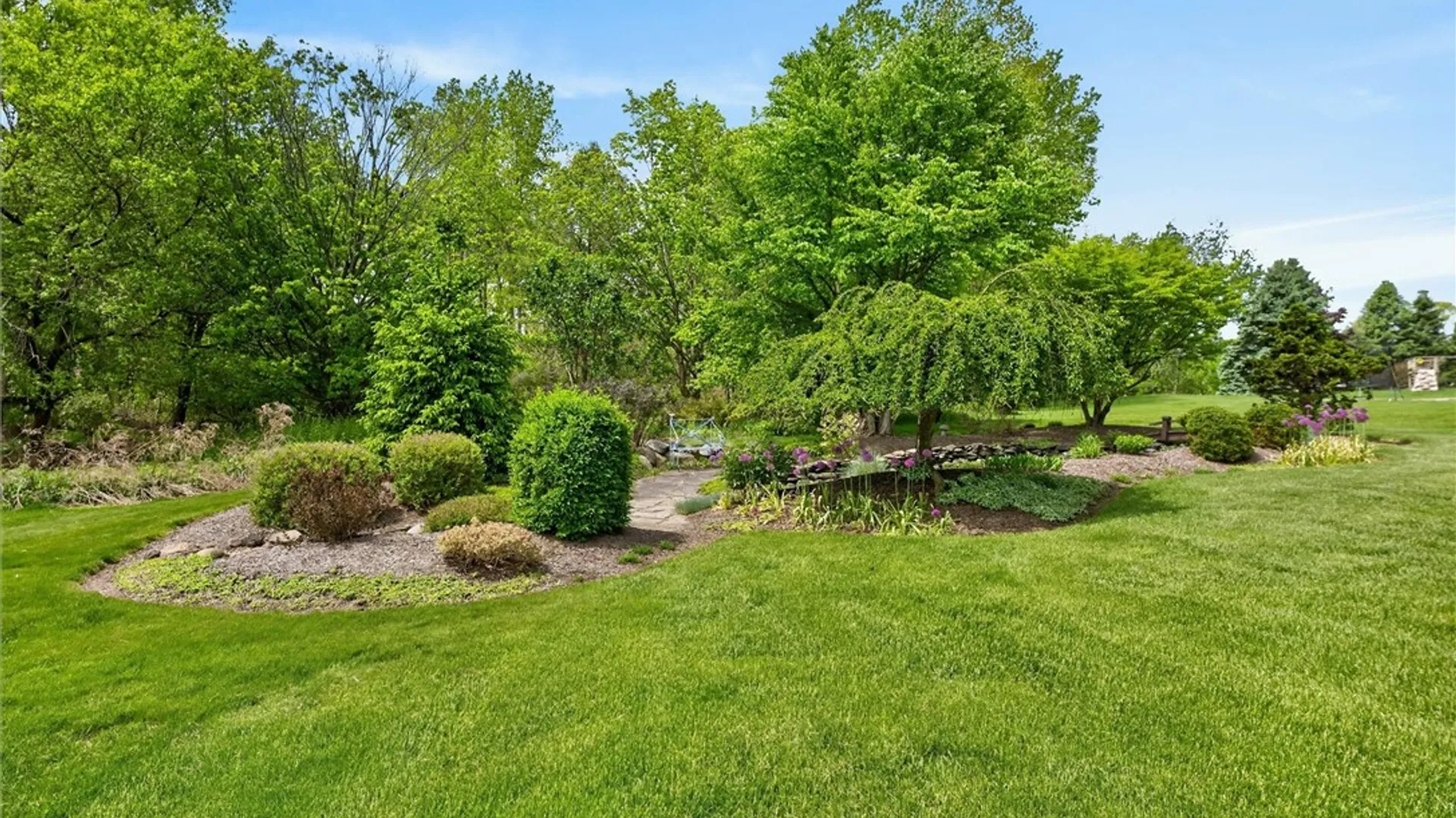 Property at 9 Neuchatel Lane, Perinton, NY 14450 46