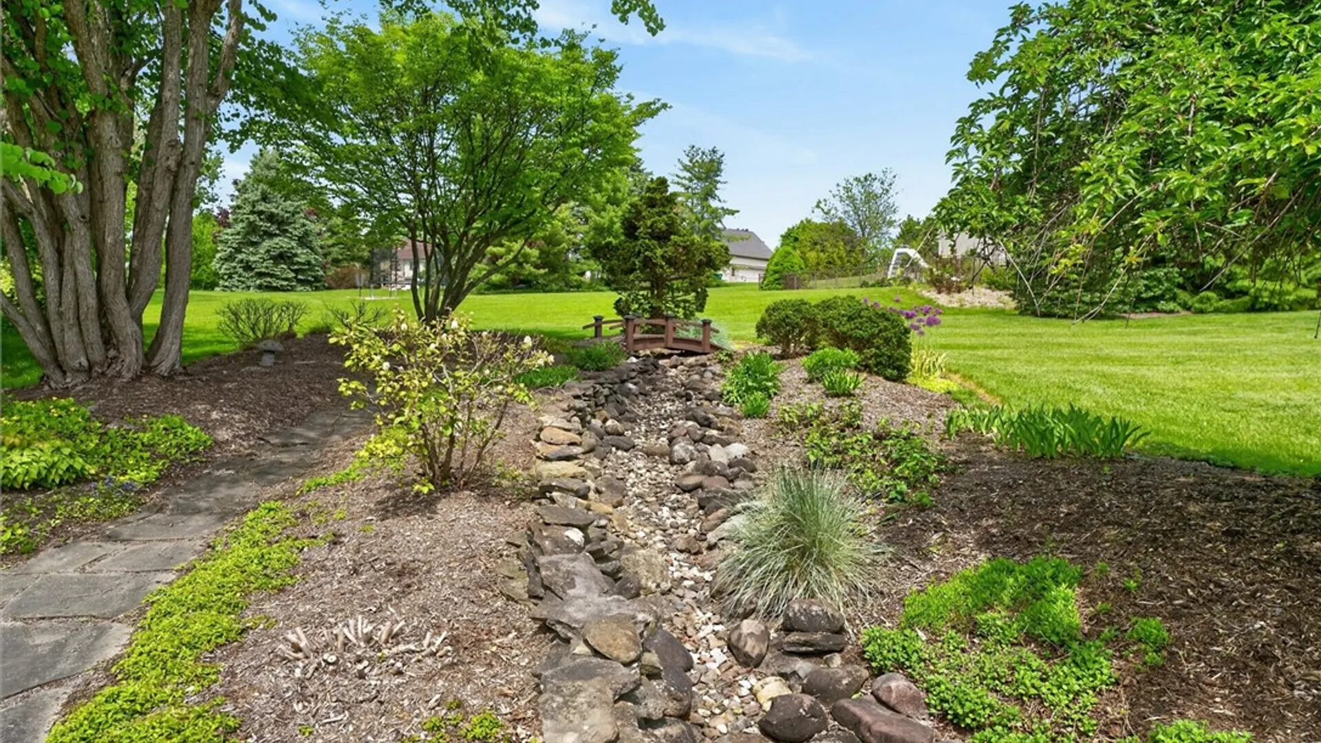 Property at 9 Neuchatel Lane, Perinton, NY 14450 47