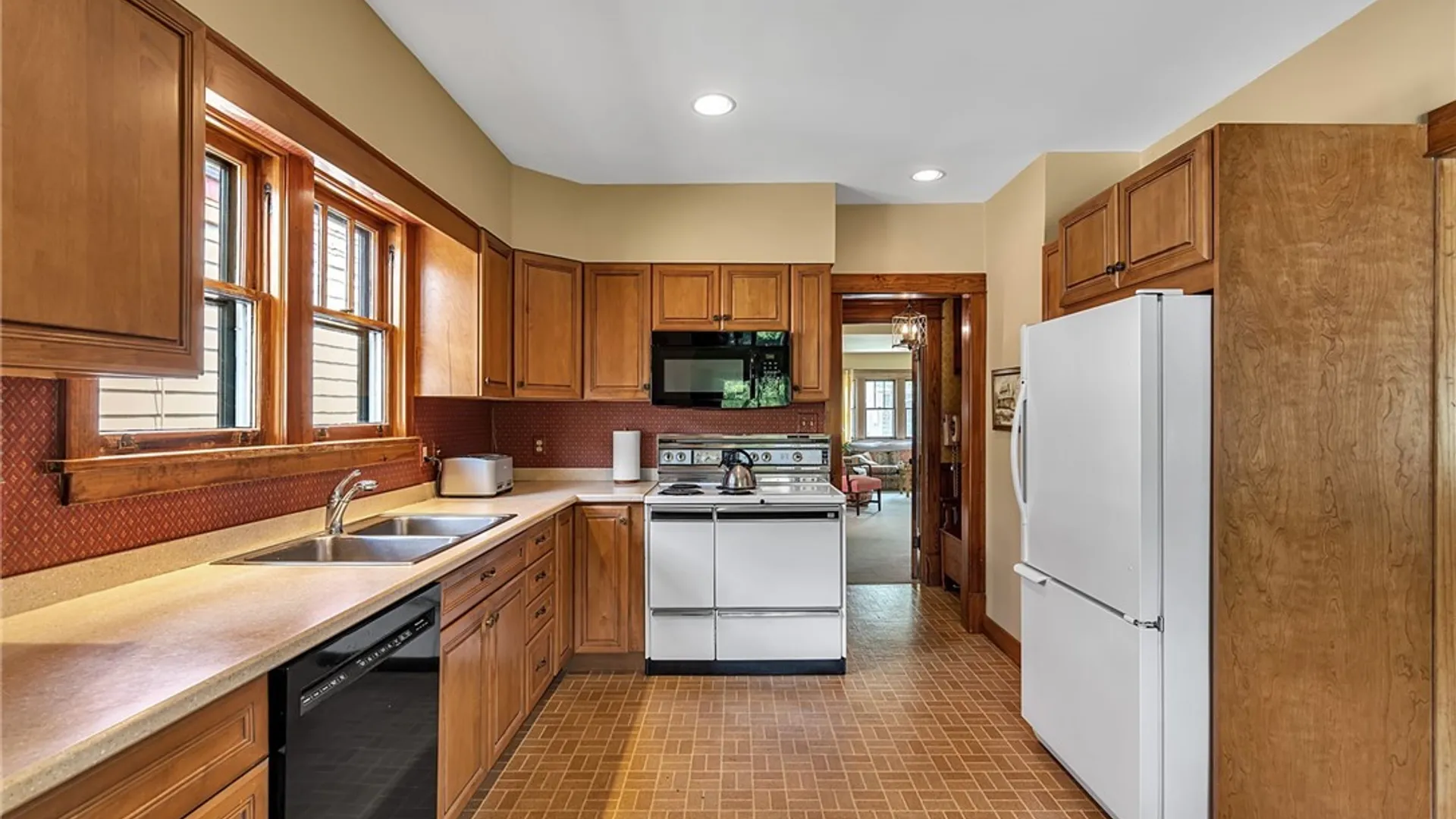 Property at 11 Colton Drive, Buffalo, NY 14216 4