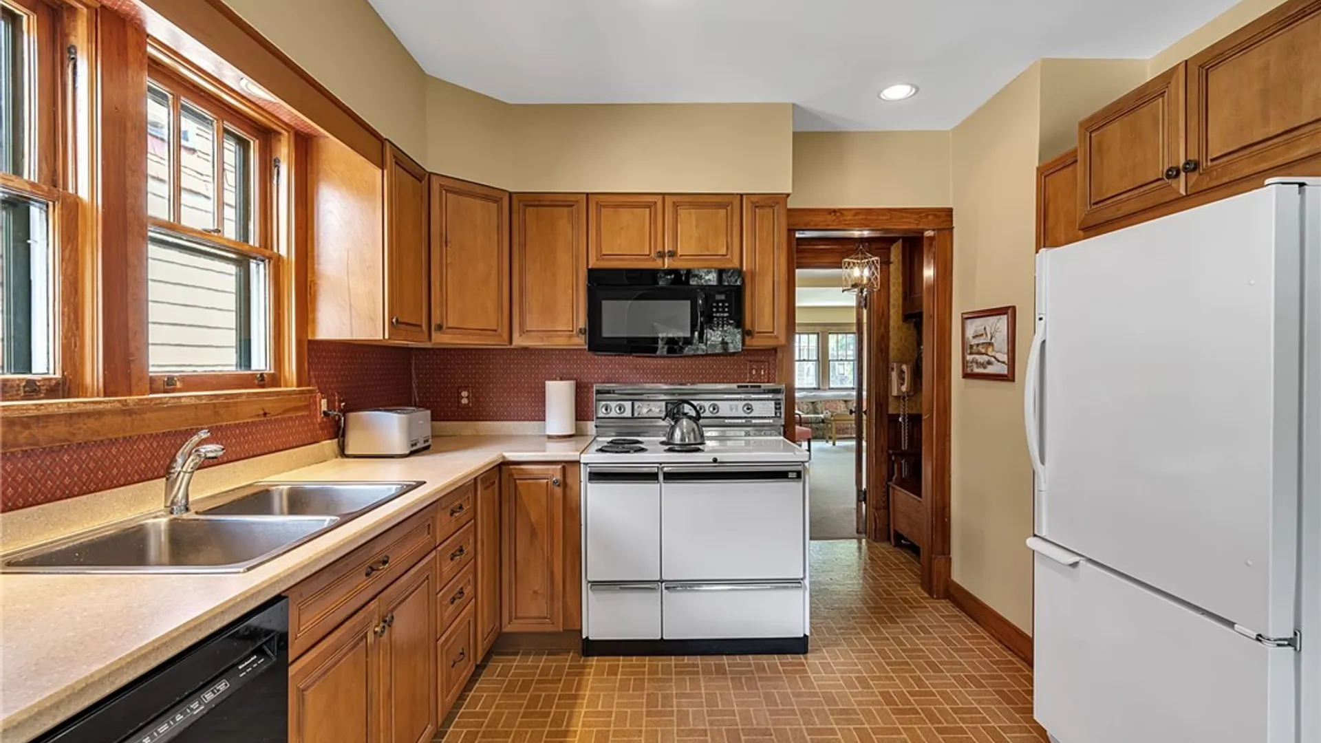 Property at 11 Colton Drive, Buffalo, NY 14216 5