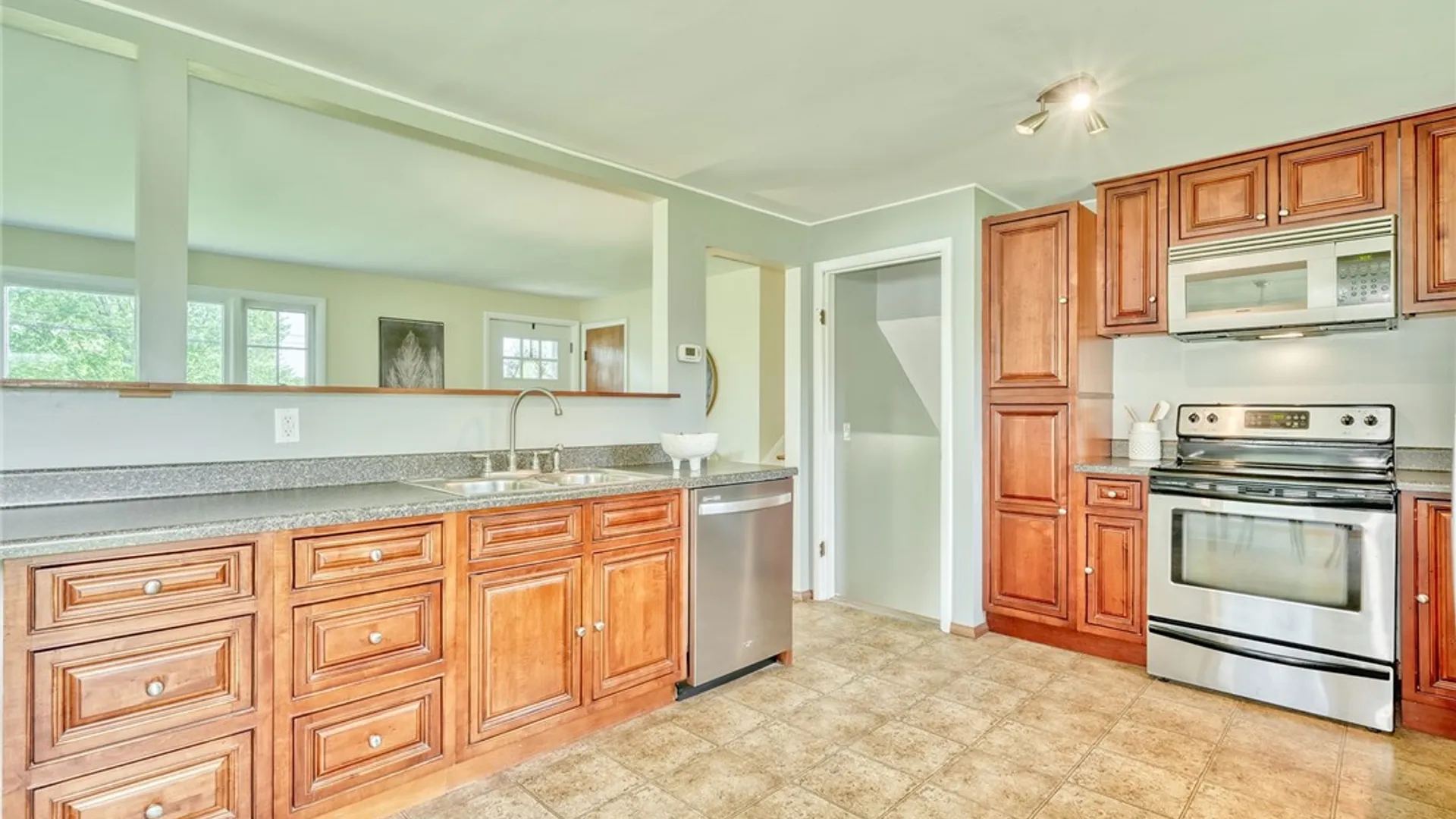 Property at 1815 Woodard Road, Webster, NY 14580 15