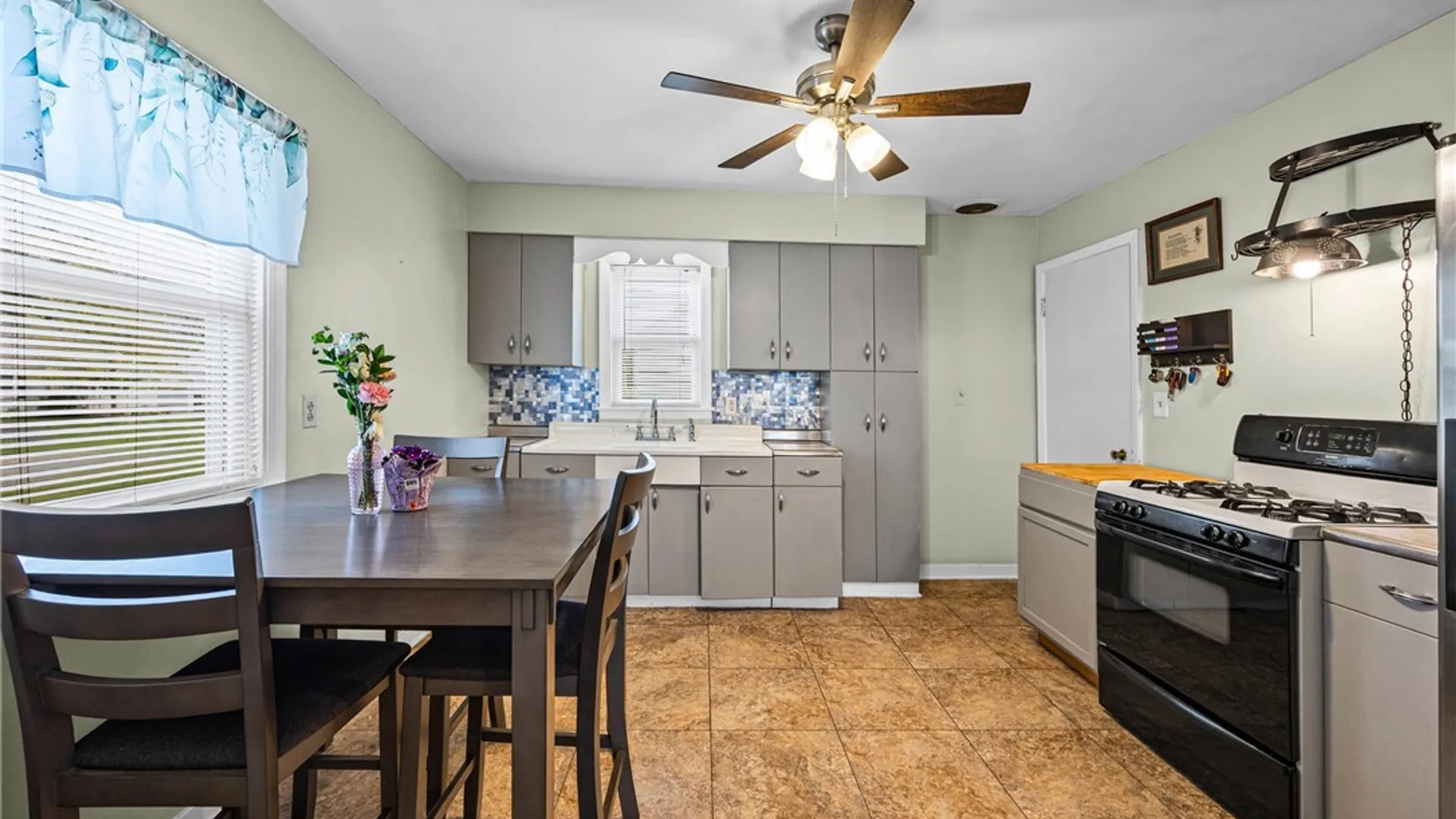 Property at 21 LEGION CIRCLE, Greece, NY 14616 6