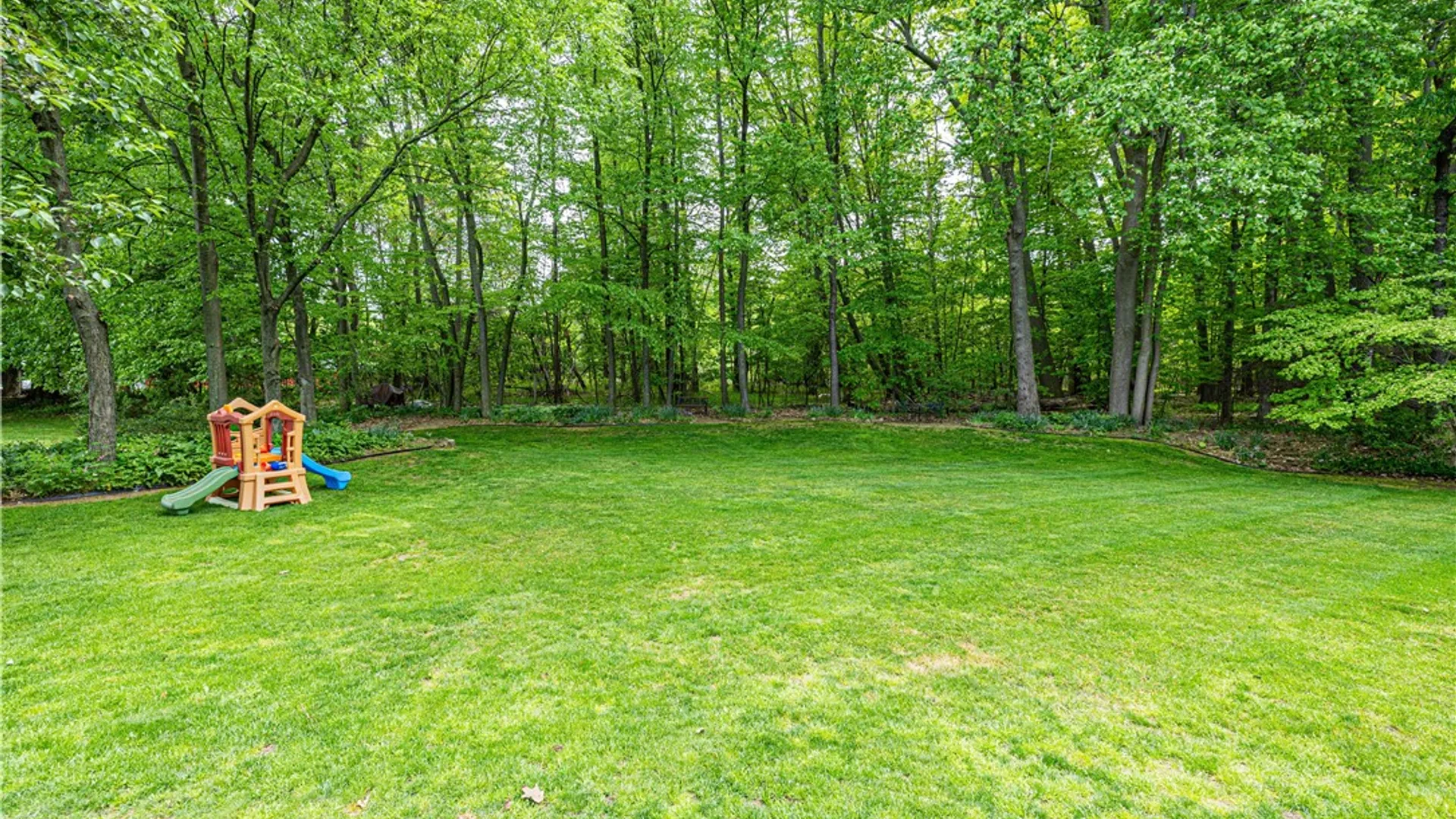 Property at 487 Sandystone Circle, Webster, NY 14580 30
