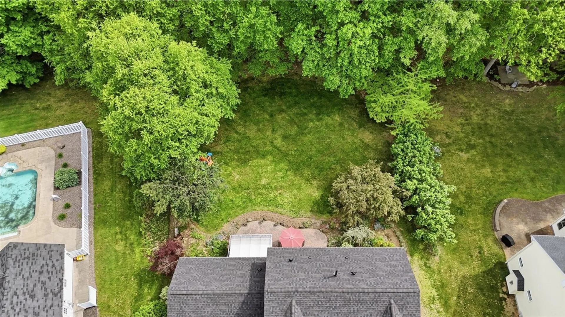 Property at 487 Sandystone Circle, Webster, NY 14580 36