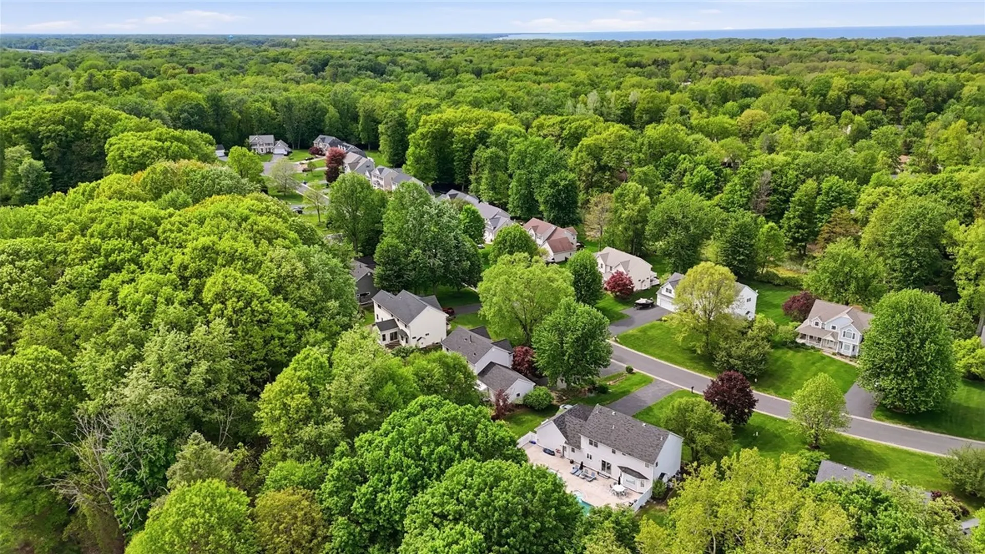 Property at 487 Sandystone Circle, Webster, NY 14580 38