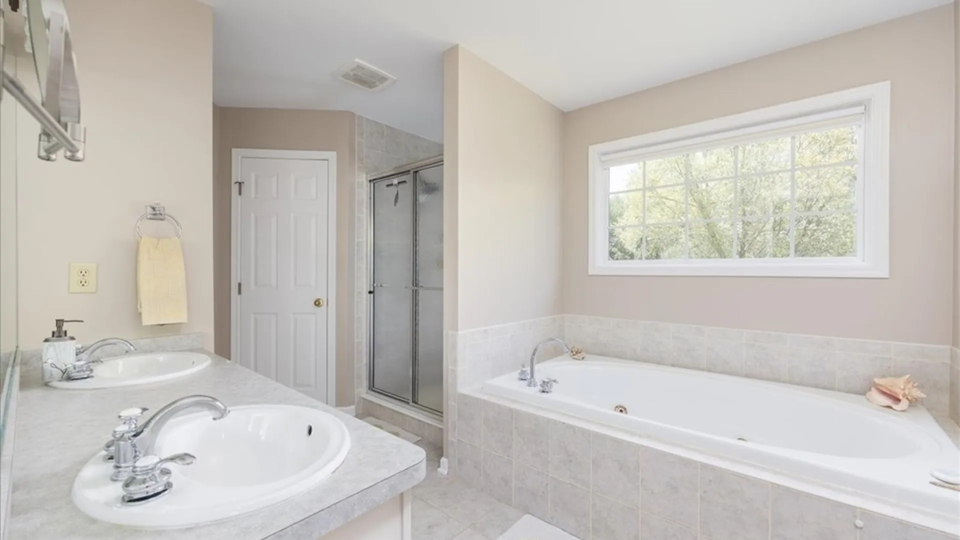 Property at 32 Forrester Court, Amherst, NY 14228 18