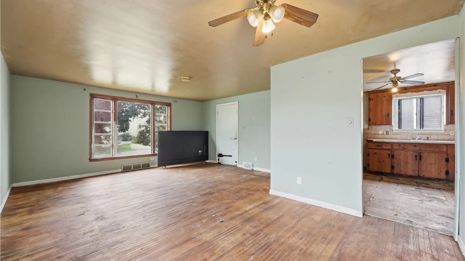 Property at 168 Hawthorne Avenue, Tonawanda, NY 14223 4