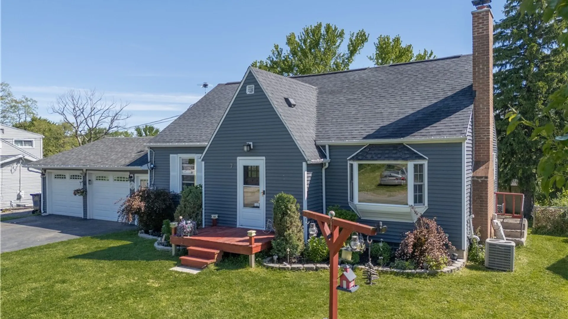 Property at 7 Bayview Avenue, Hanover, NY 14136 2