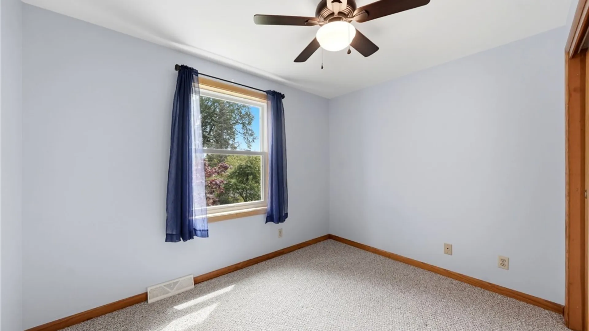 Property at 3330 E Pleasant Drive, Hamburg, NY 14075 14