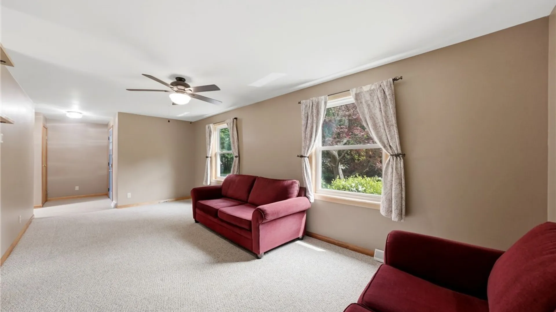 Property at 3330 E Pleasant Drive, Hamburg, NY 14075 2