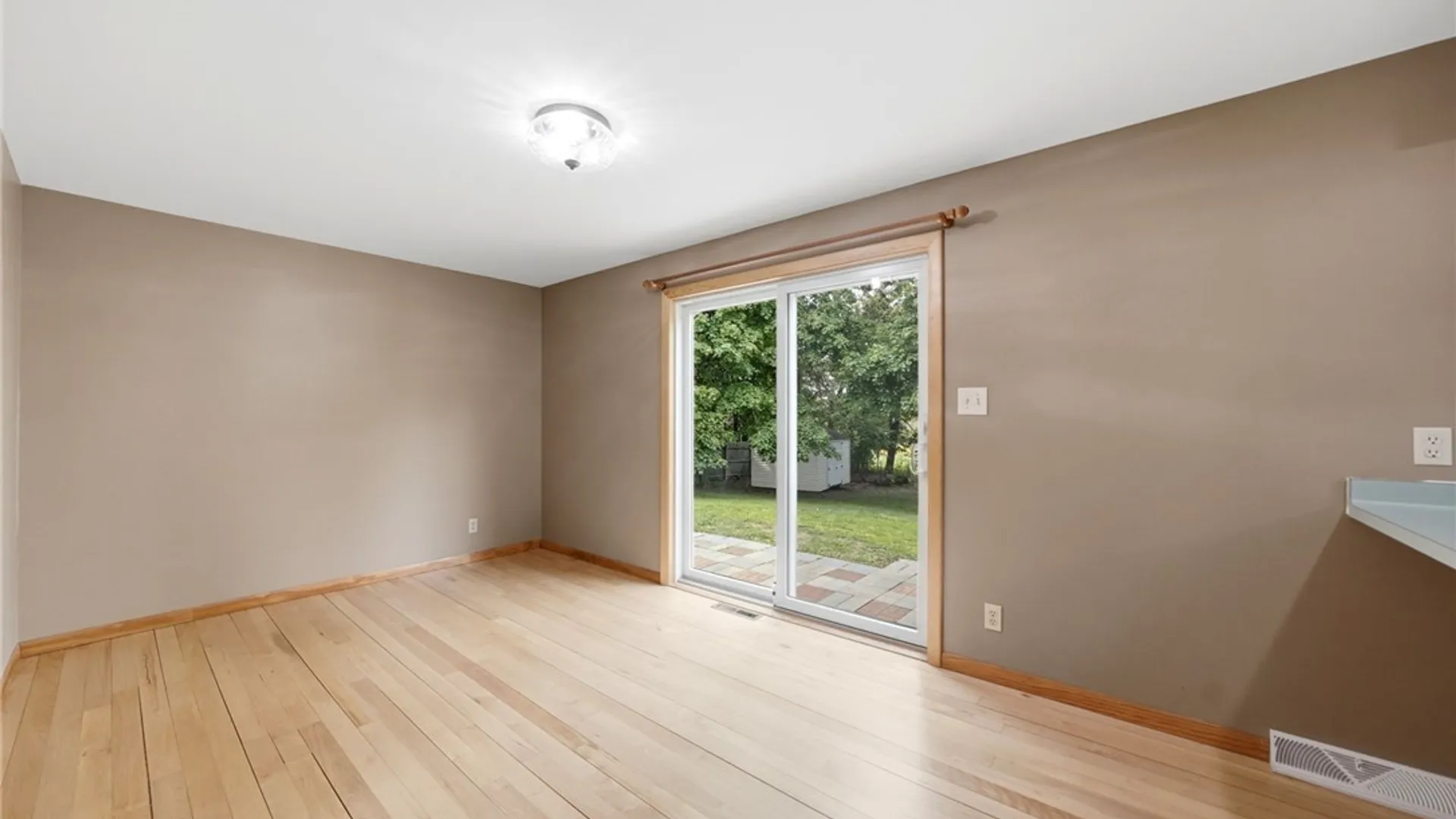 Property at 3330 E Pleasant Drive, Hamburg, NY 14075 7