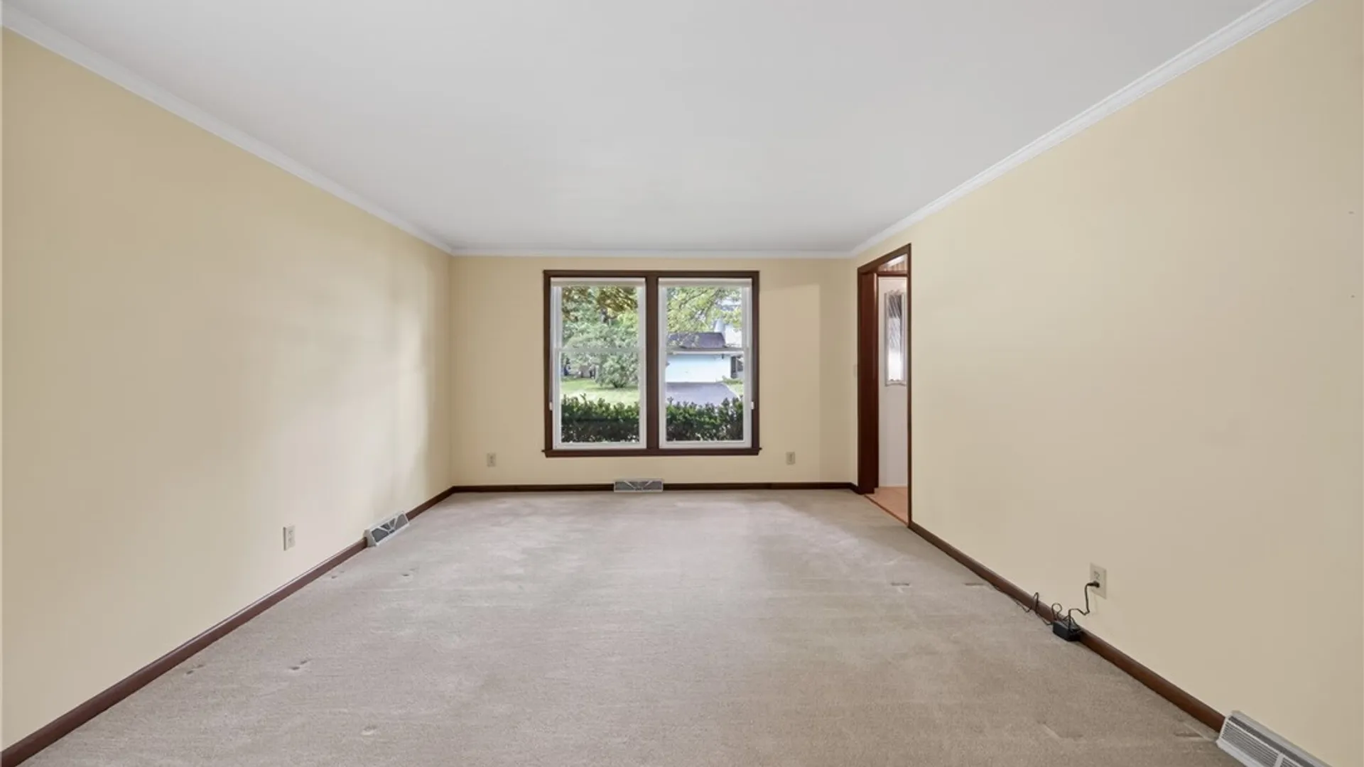 Property at 208 Sheatree Lane, Clay, NY 13212 5