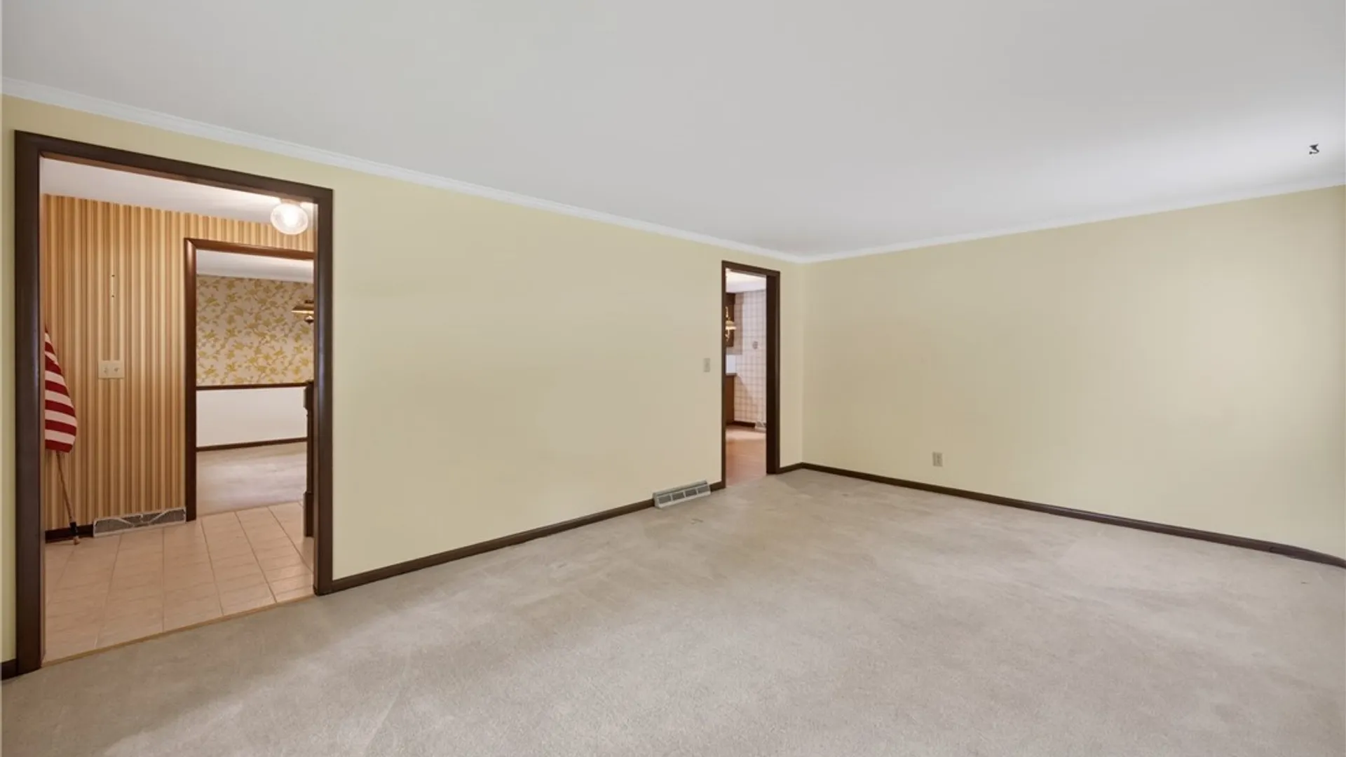 Property at 208 Sheatree Lane, Clay, NY 13212 6