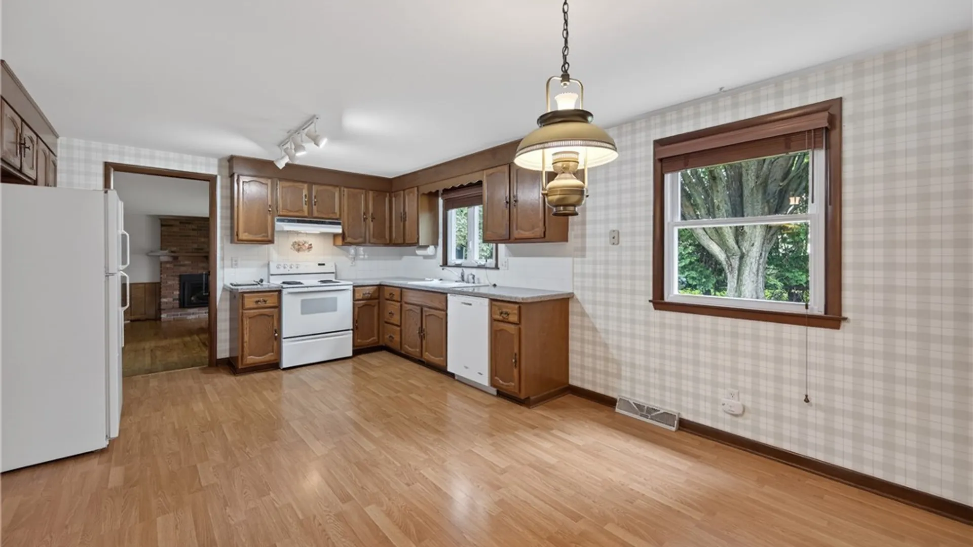 Property at 208 Sheatree Lane, Clay, NY 13212 8