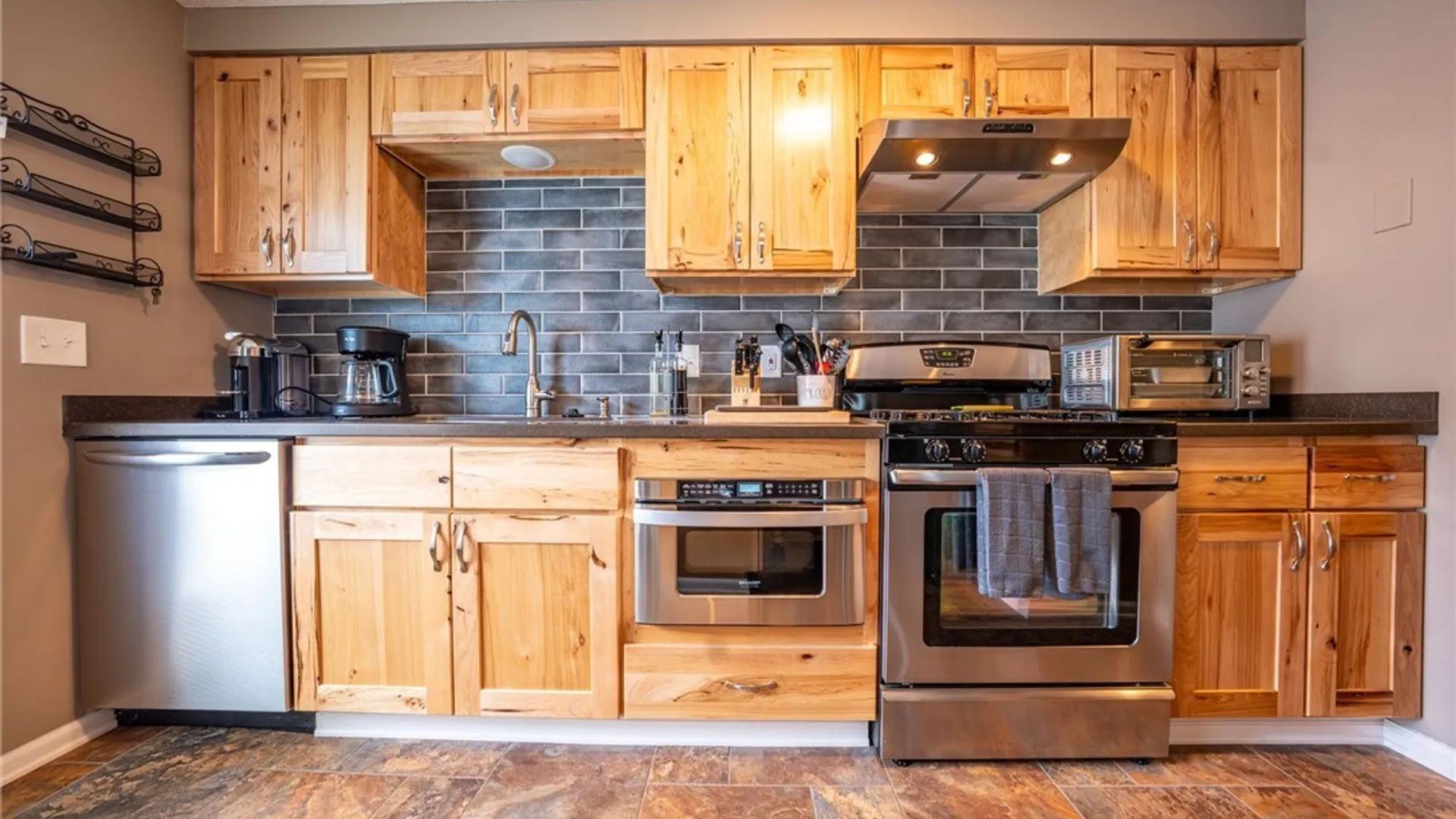 Property at 270 Wimbledon Court, West Seneca, NY 14224 3