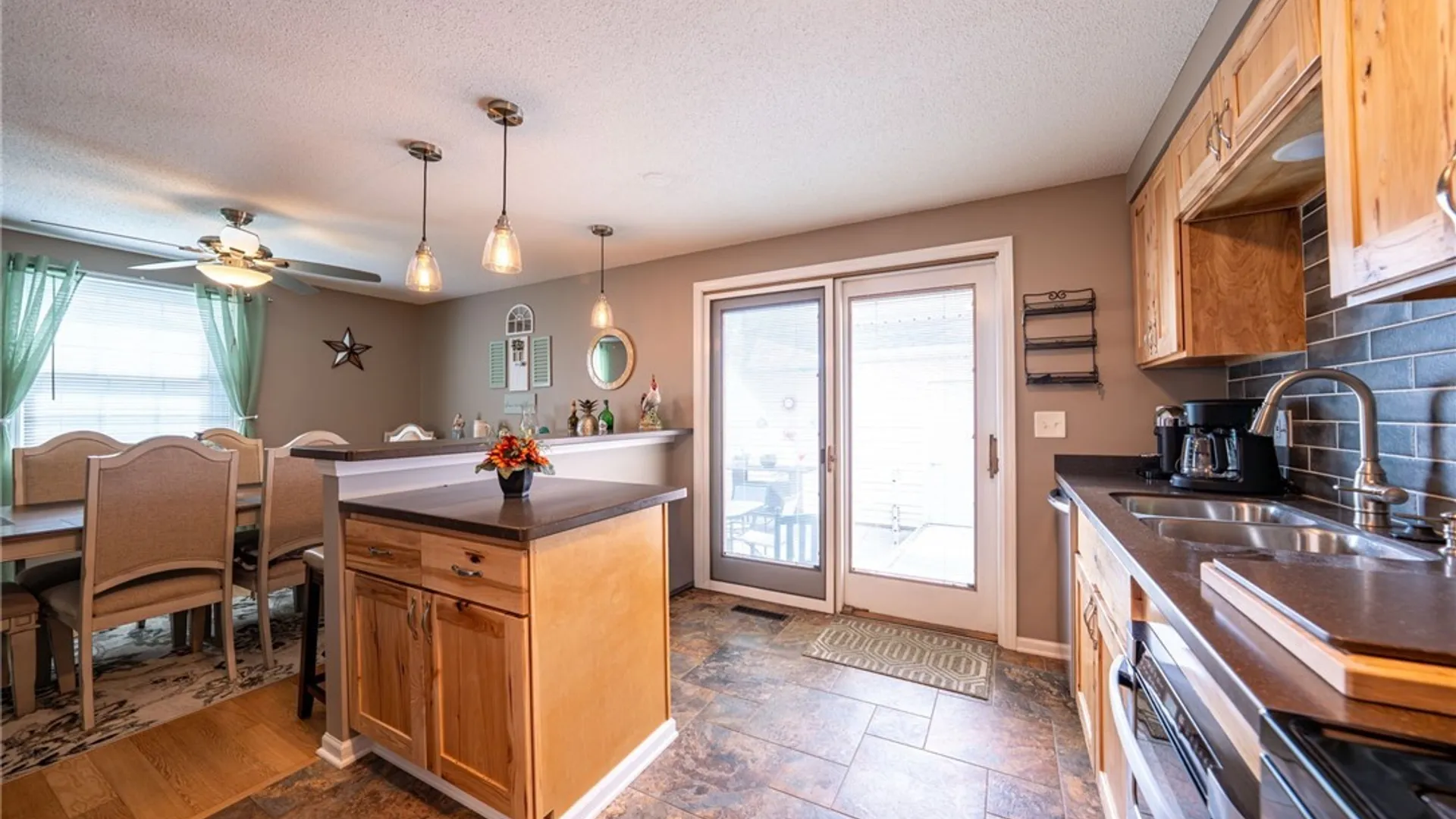 Property at 270 Wimbledon Court, West Seneca, NY 14224 4