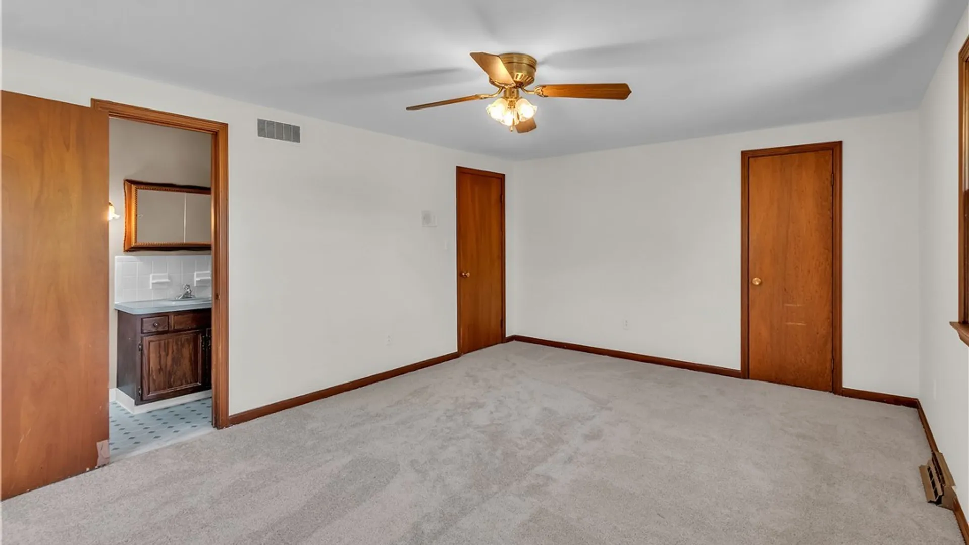 Property at 74 Heritage Road, Amherst, NY 14221 21
