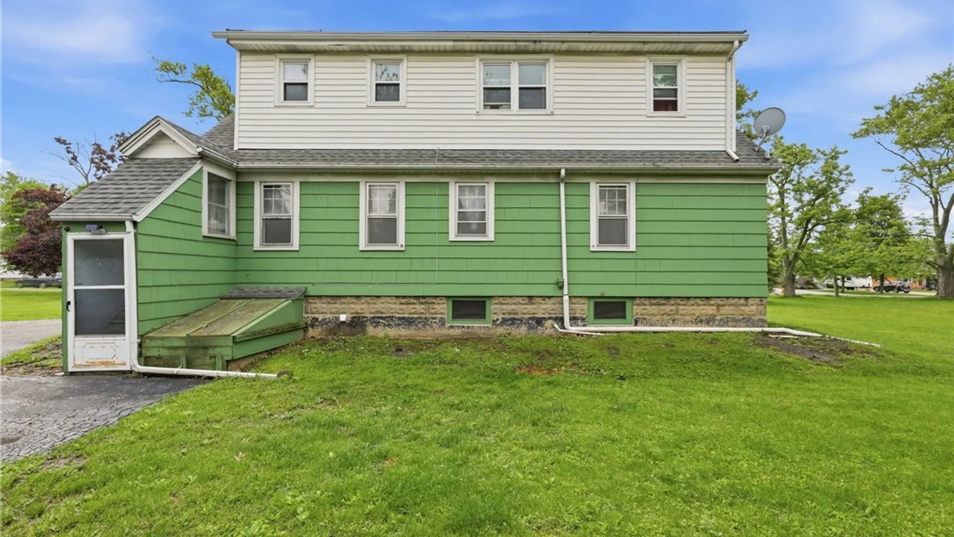 Property at 68 E Center Road, West Seneca, NY 14224 24