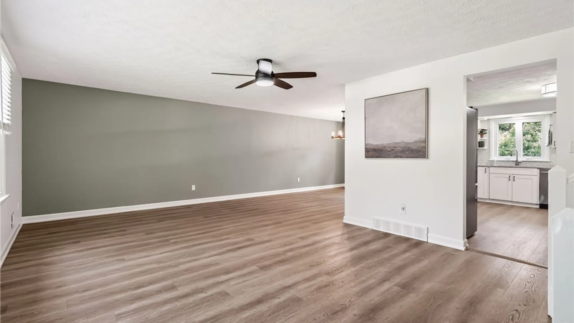 Property at 8 Putnam Cir, Perinton, NY 14450 15
