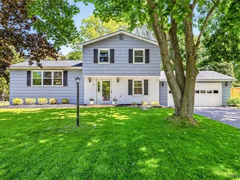 Property at 8 Putnam Cir, Perinton, NY 14450